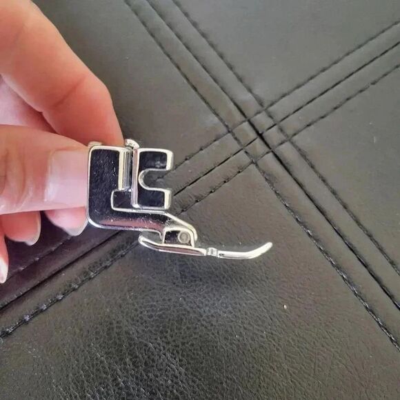 Sewing Machine Foot #55510 Low Shank Zipper/Cording Adj Hinged Foot - Picture 3 of 7